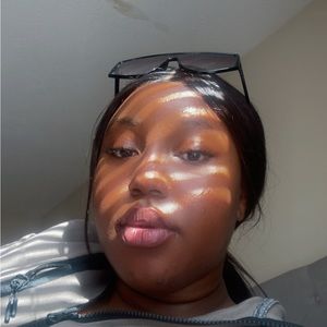 Meet your Posher, Eva